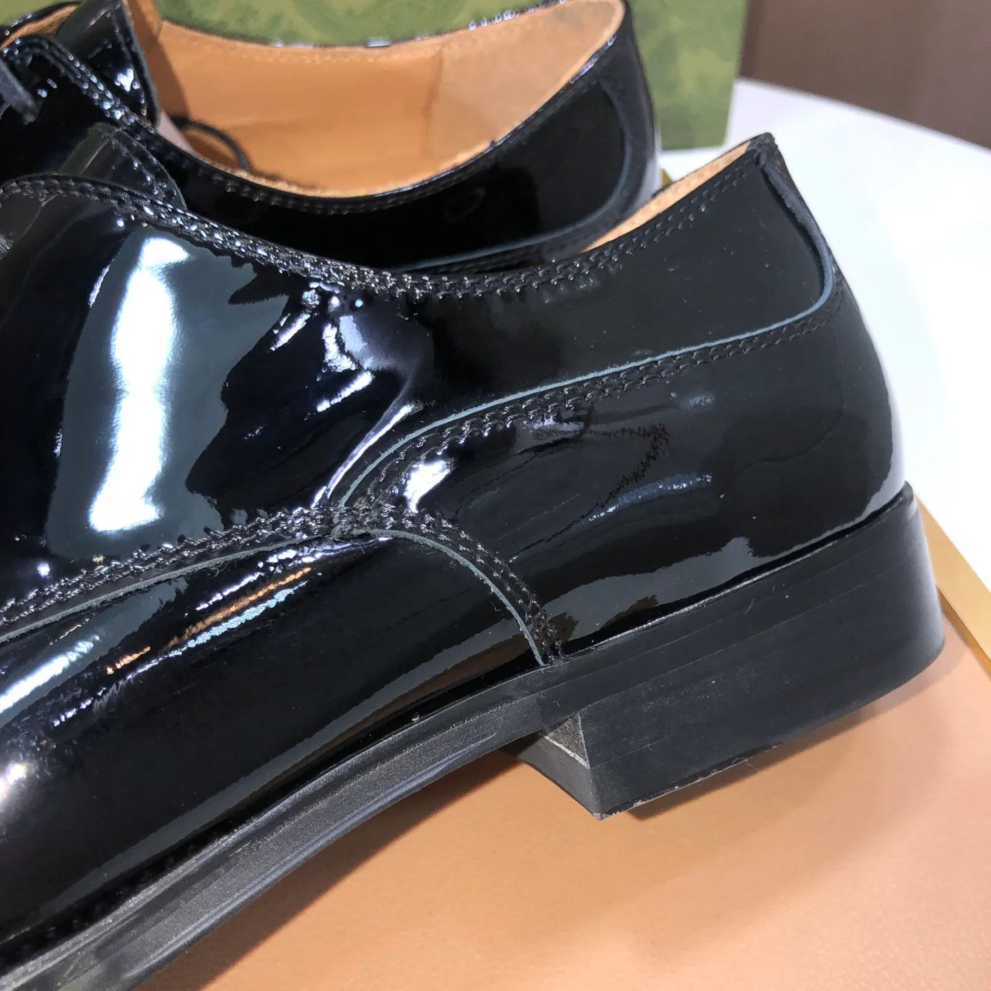 Men's shoes 💰660💰 Brand: GUCCI (Gucci) Standard code: Men's size 38/44 (45/46 can be customized) Grade: Same as the official website Original quality Material: Original cowhide Water-dyed cowhide lining Original rubber outsole Style category: Men's fashionable casual leather shoes Distinguished big-name luxury elements top luxury Color: Actual picture